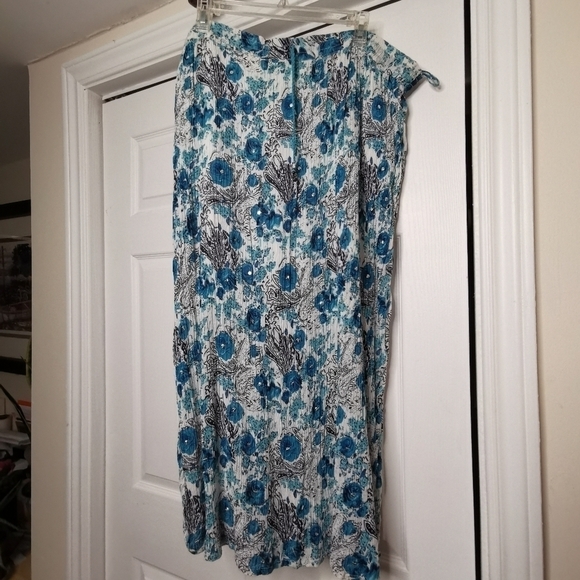 Blue design summer skirt - Picture 7 of 8